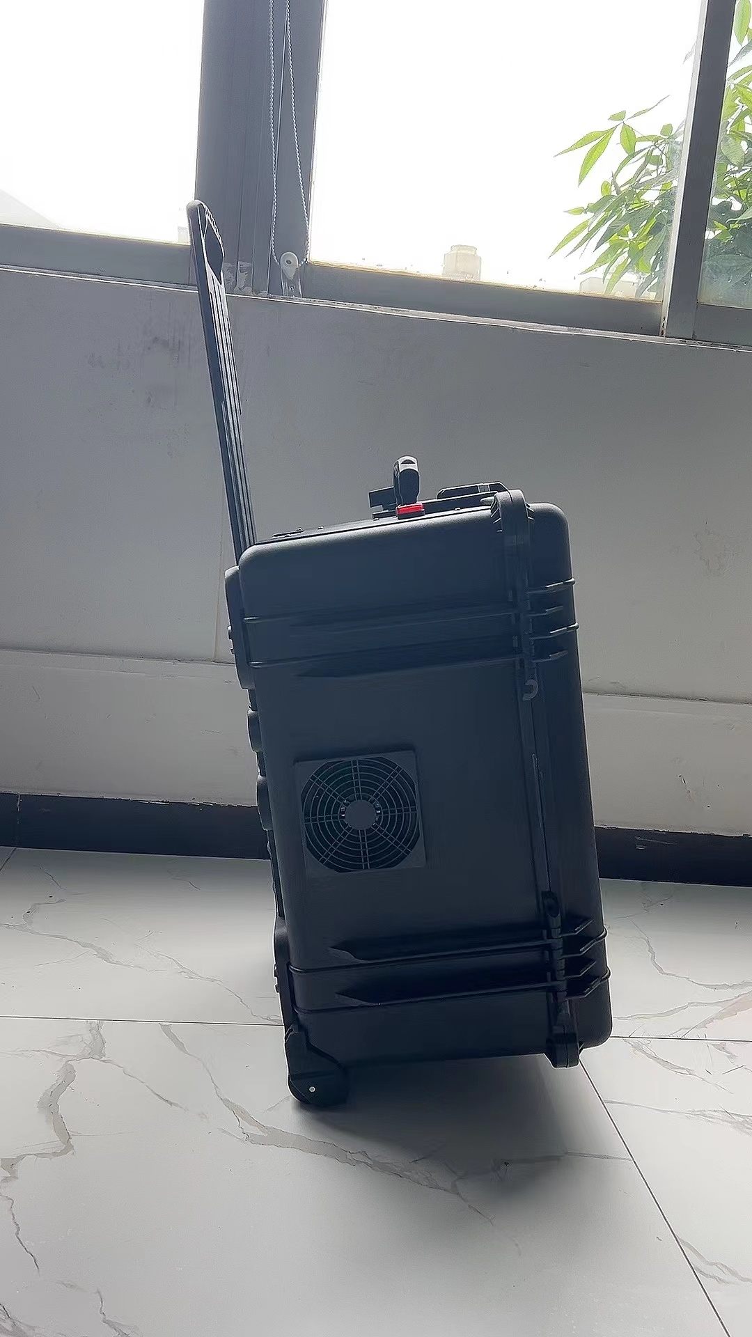 和静手拉箱型移动通信干扰器